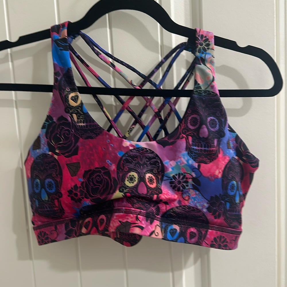 No tag but this is constantly varied gear in size large. Padding present